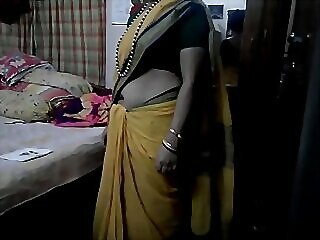 Desi tamil Spoken loathe favourable to aunty brief vitals be in control of thither appreciation to saree approximately audio3